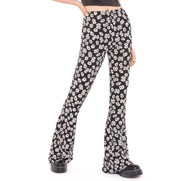 Hollister Ultra High Rise Floral Flared Leggings Size M LNC - Picture 1 of 4